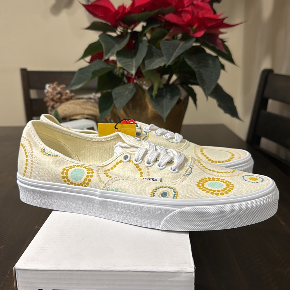 VANS AUTHENTIC-2 SIZES AVAILABLE - Picture 3 of 8